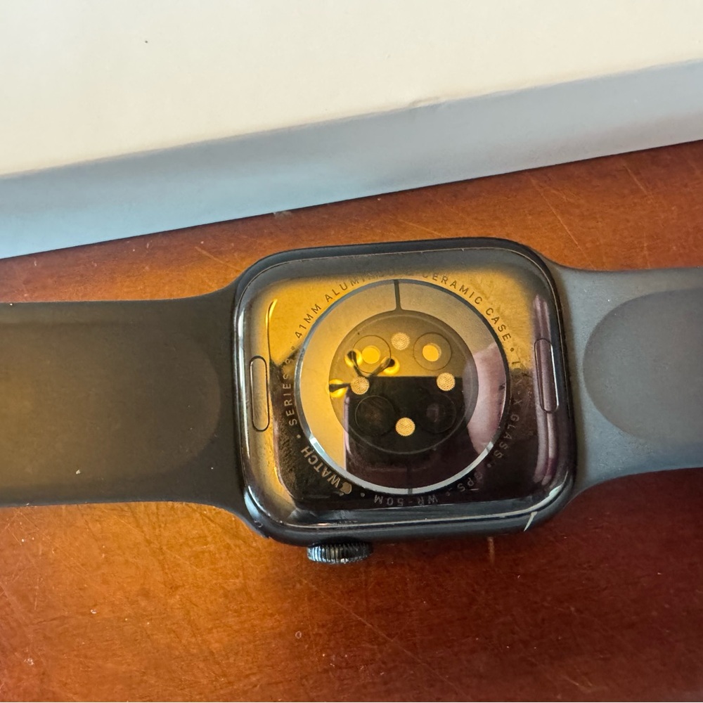 Apple Watch Series 8 - Black GPS Only 41mm - Picture 6 of 8